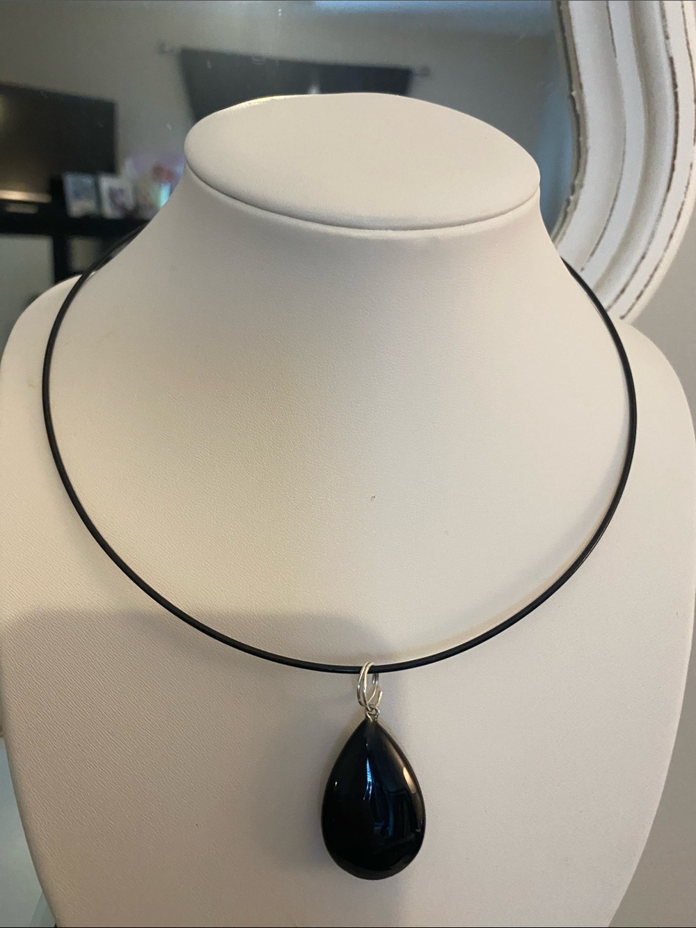 Elegant Black Teardrop Pendant Necklace - Women's Jewelry